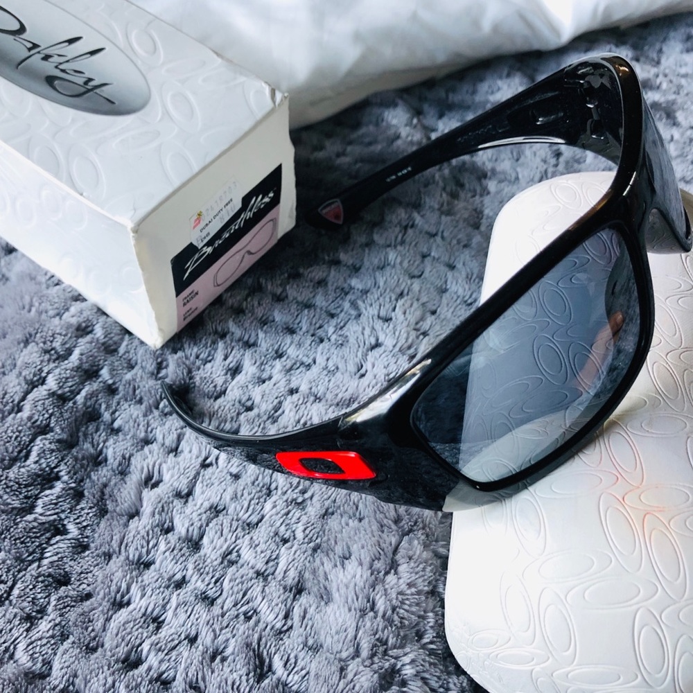 Oakley Breathless sunglasses